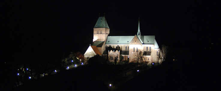 Nachtaufnahme des Doms vom Kreismuseumsdachboden aus